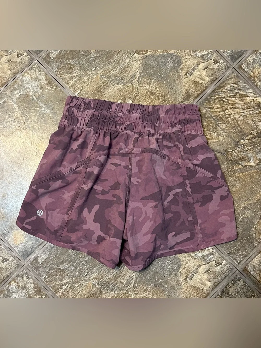 Lululemon Hotty Hot 4" Shorts Size 4 Incognito Camo Purple Taupe Lined Run - Picture 4 of 6